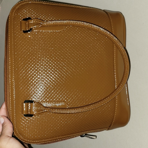 On Hold Leather purse made in Ecuador 🇪🇨 8in and 10 width Host pick 🥳🎉 New - Picture 4 of 12